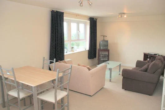 Flat Lyneham Walk in Salford