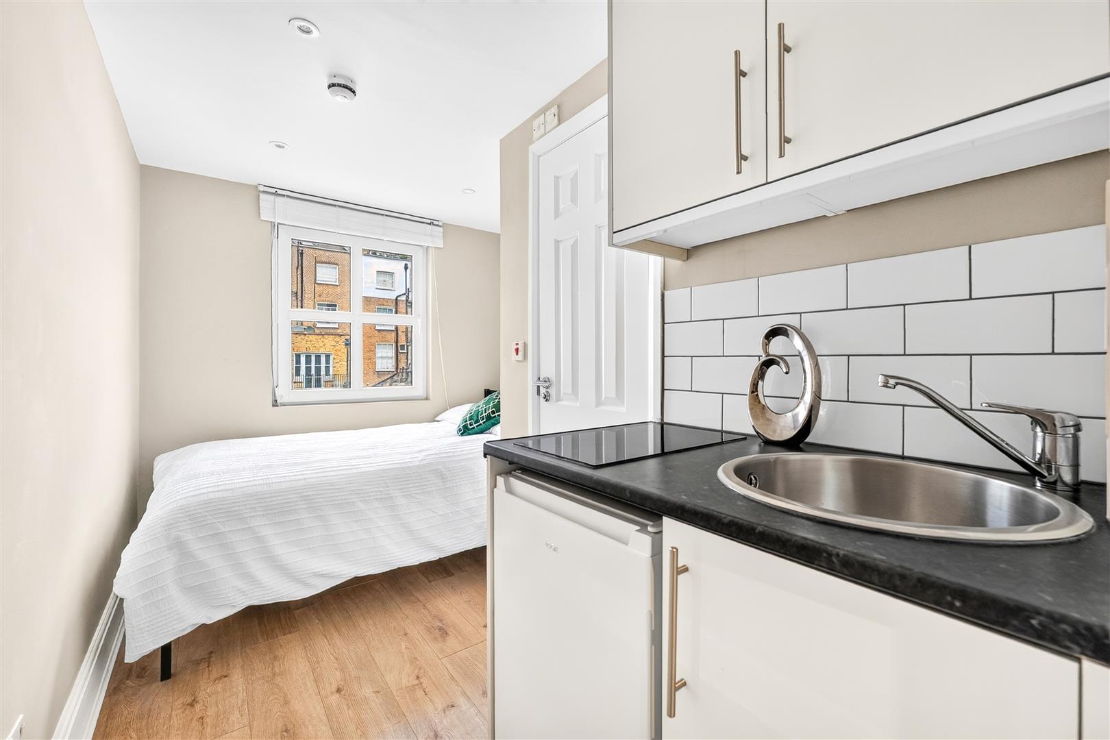 Flat Southwell Gardens in Greater London