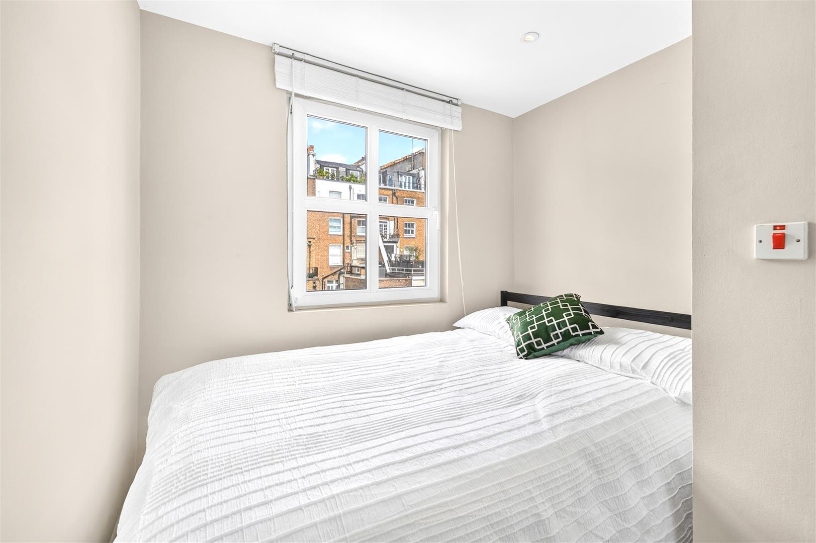 Flat Southwell Gardens in Greater London