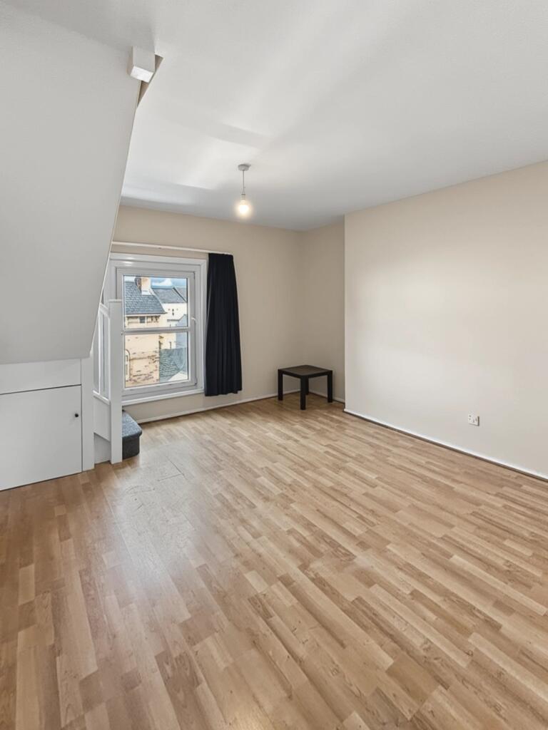 Flat Clytha Square in Newport