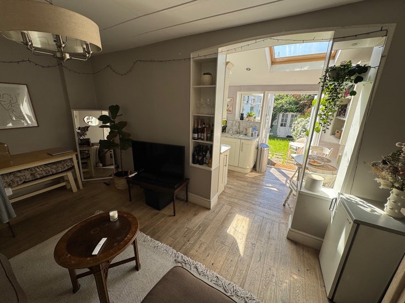Room Lynwood Road in Greater London
