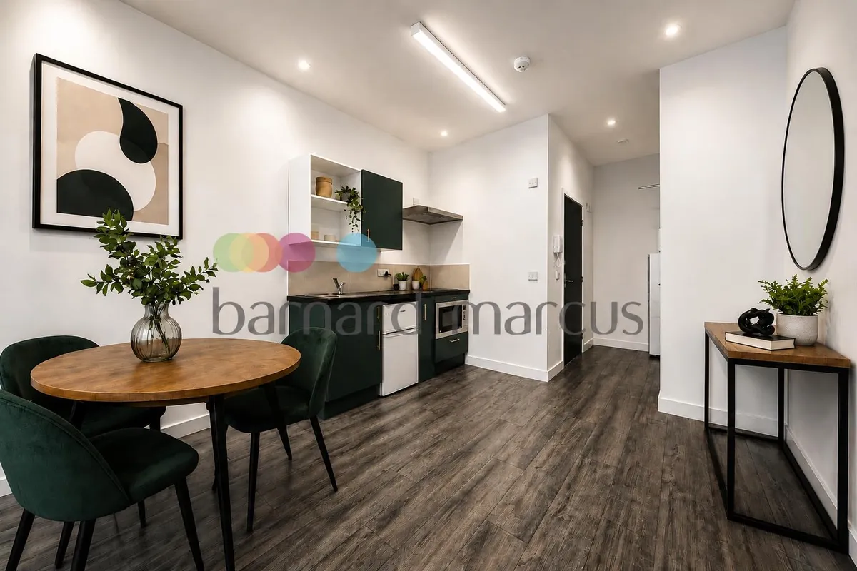 Flat Purley Way in Greater London