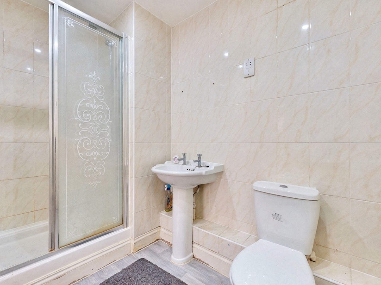 Room Chilcott Close in Greater London