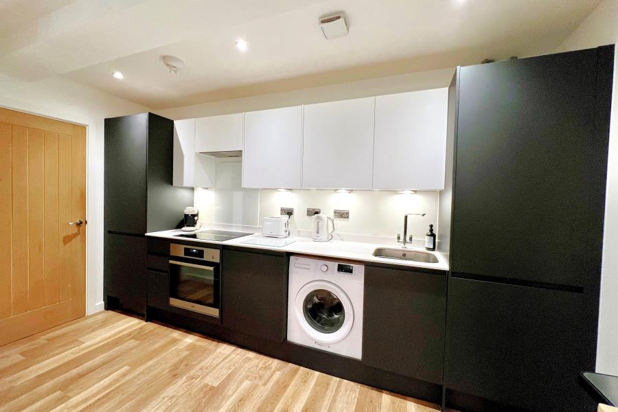 Flat Chertsey Road in Woking