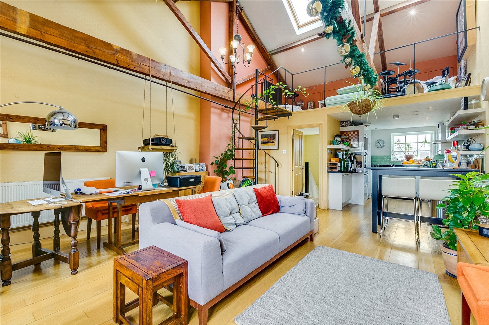 Flat Welmar Mews in Greater London