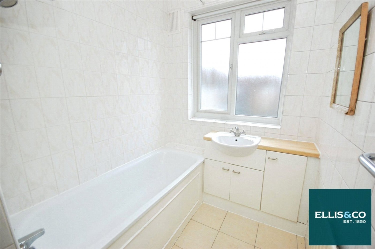 Flat Finchley Road in Greater London