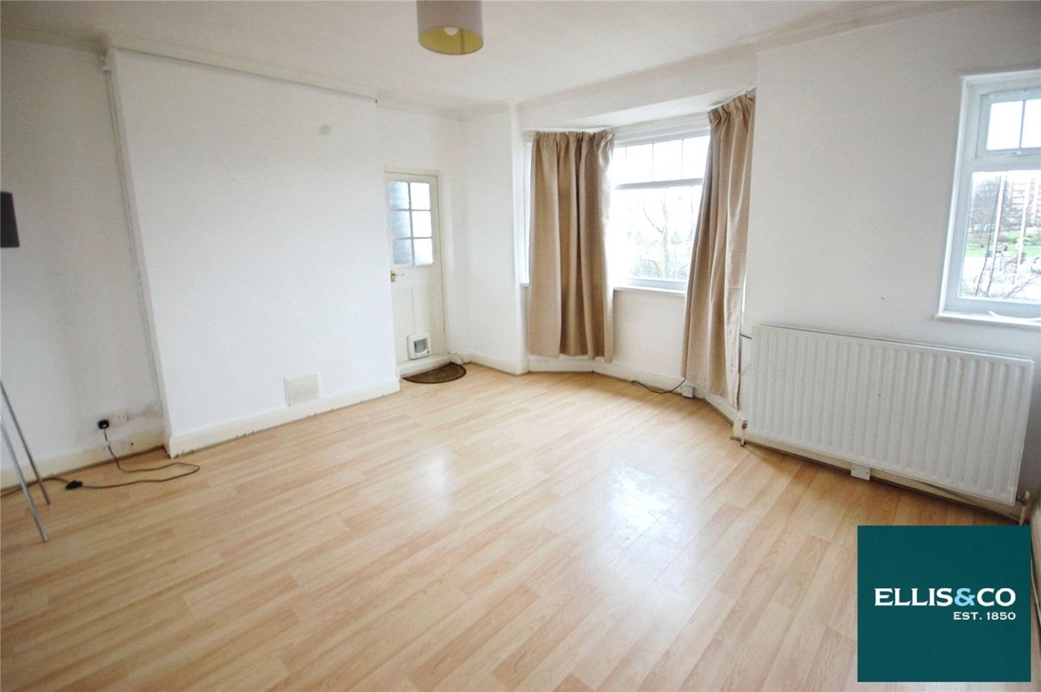 Flat Finchley Road in Greater London