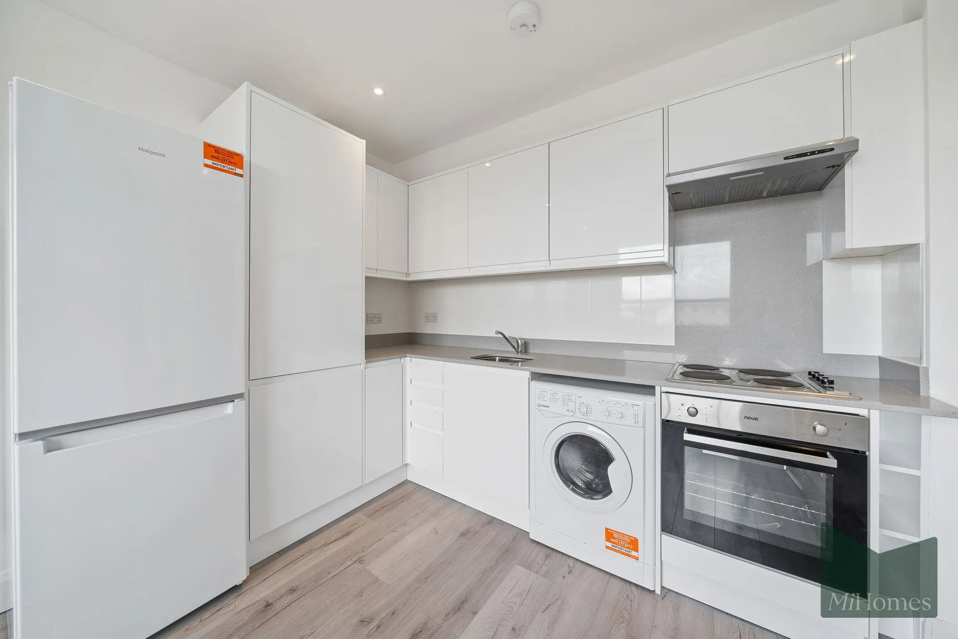 Flat Botwell Lane in Greater London