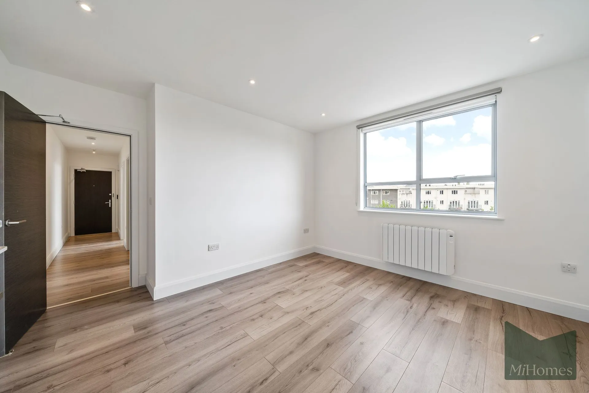Flat Botwell Lane in Greater London