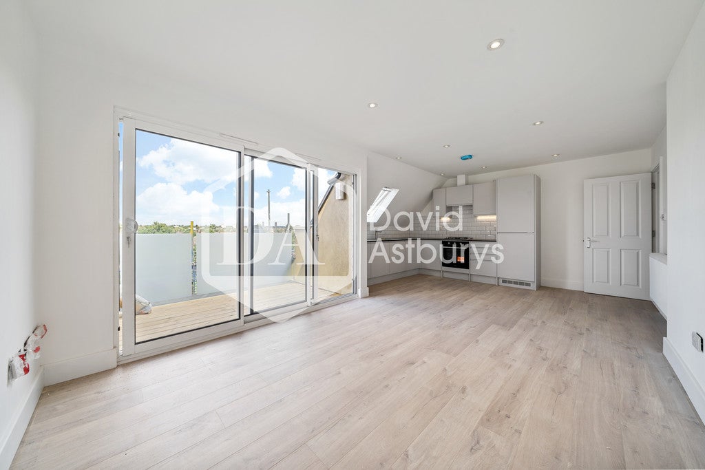 Flat Palmerston Road in Greater London