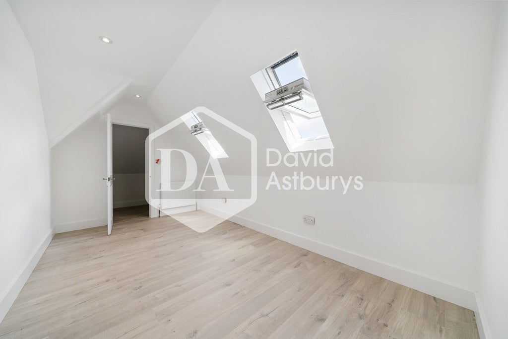 Flat Palmerston Road in Greater London