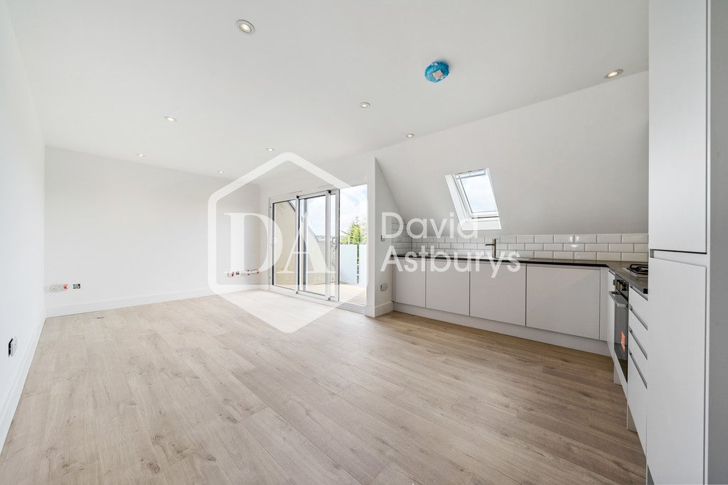 Flat Palmerston Road in Greater London