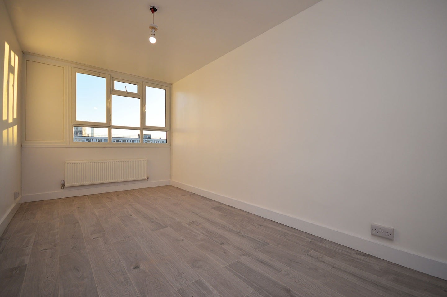 Flat Hamlets Way in Greater London