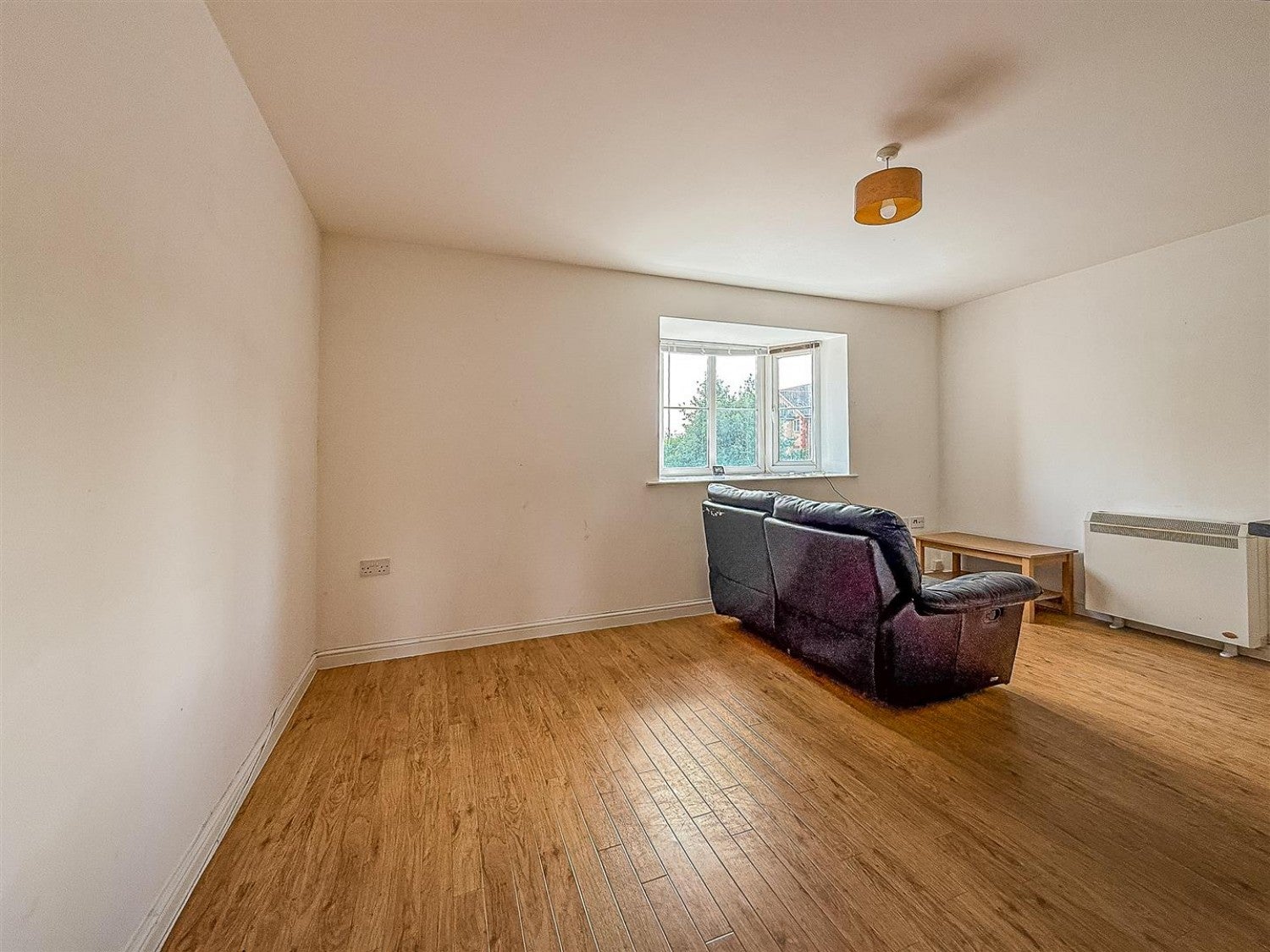 Flat Windsor Court in Cardiff