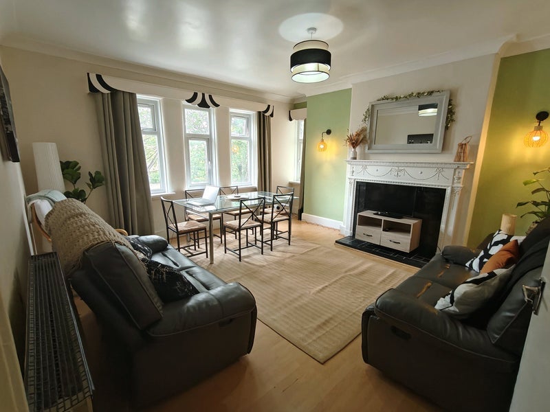Room Otley Road in Leeds