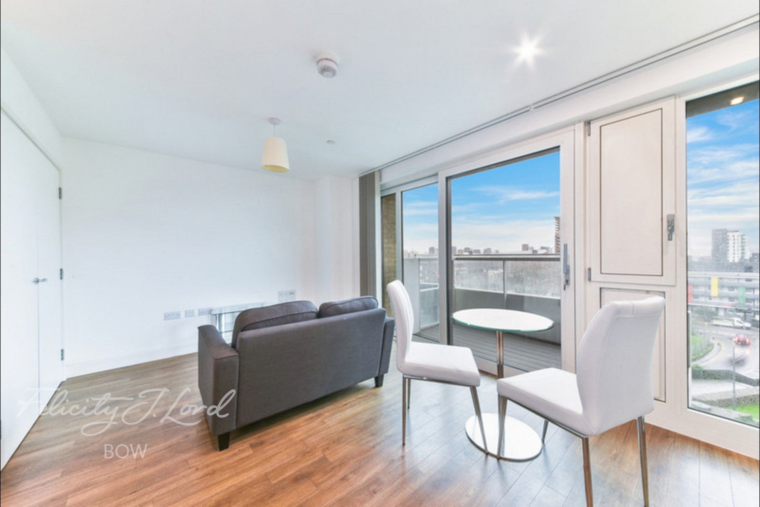 Flat Jefferson Plaza in Greater London