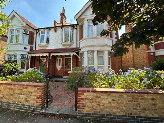 Flat Boileau Road in Greater London