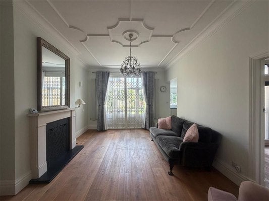 Flat Boileau Road in Greater London