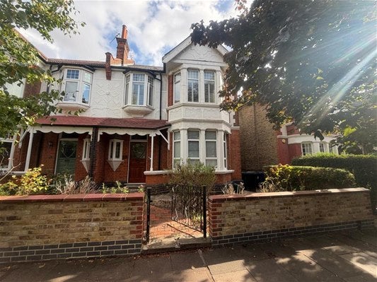 Flat Boileau Road in Greater London