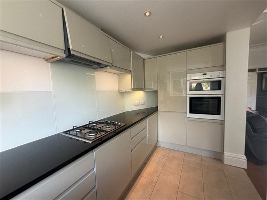 Flat Boileau Road in Greater London
