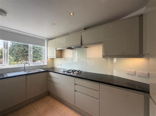 Flat Boileau Road in Greater London