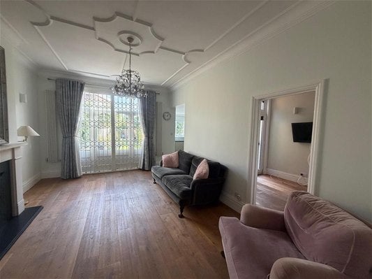 Flat Boileau Road in Greater London