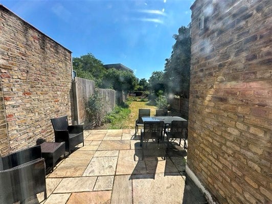 Flat Boileau Road in Greater London