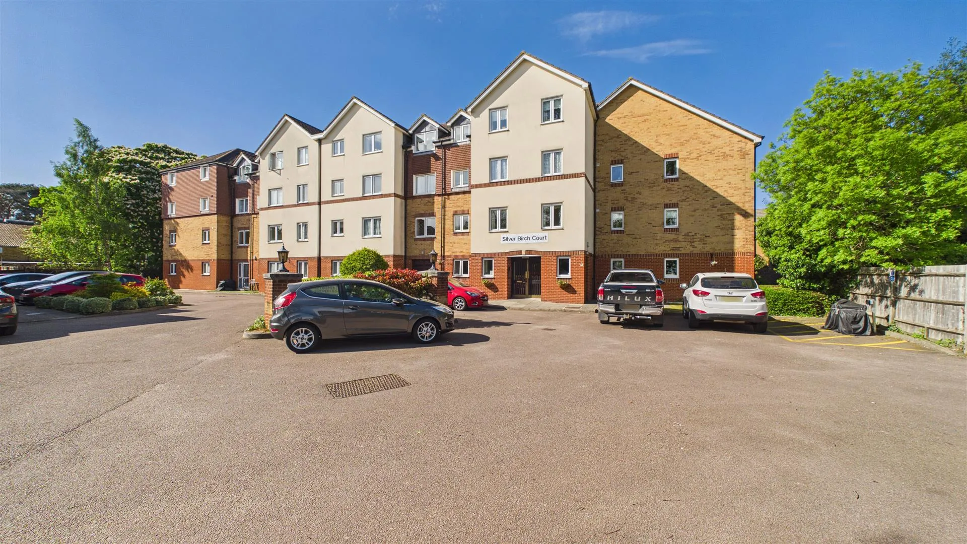 Flat Meredith Court in Cheshunt