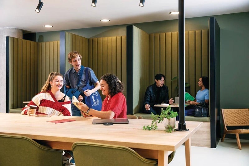 Room College Grove in Greater London