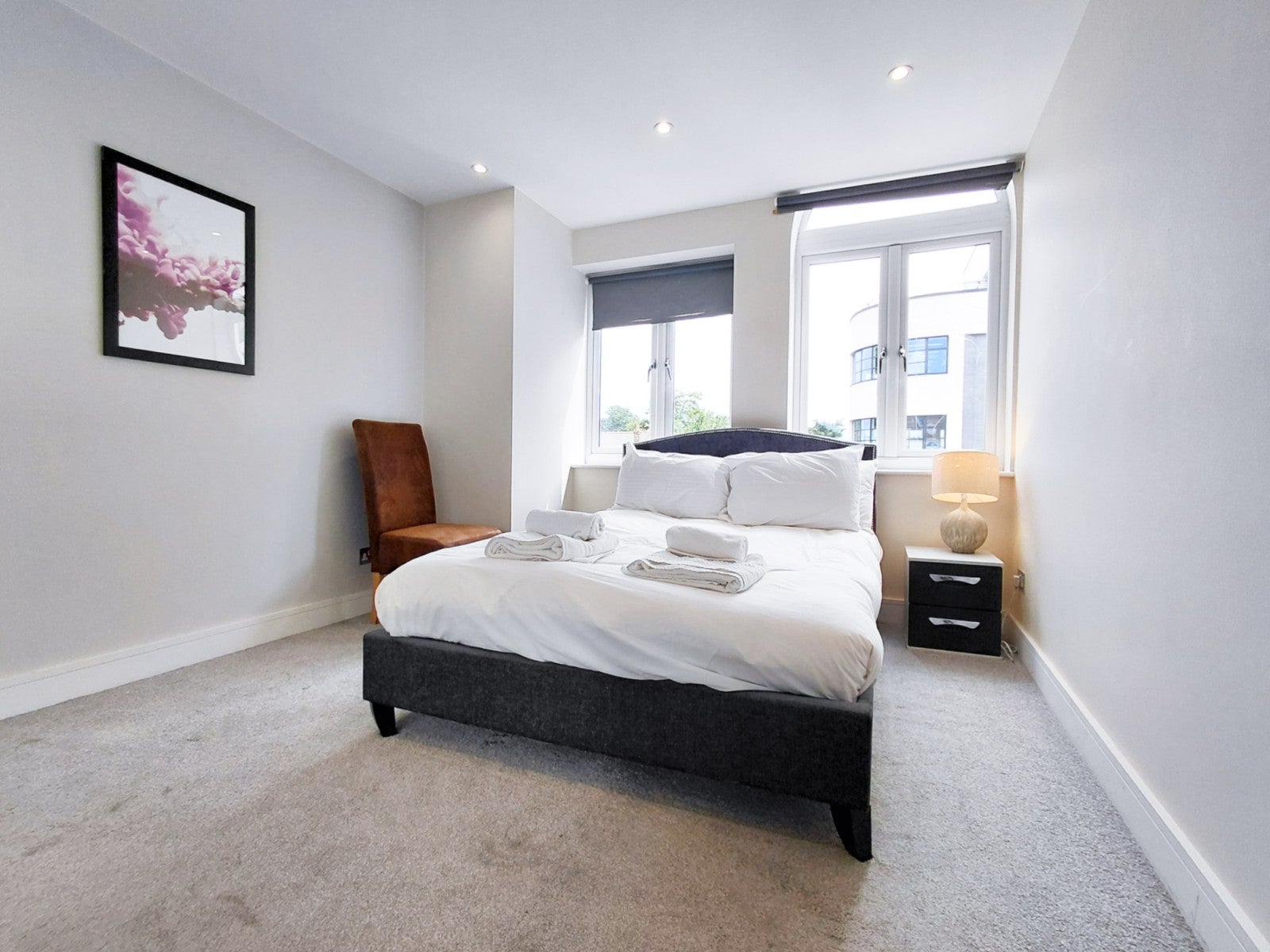 Flat Disraeli Road in Greater London