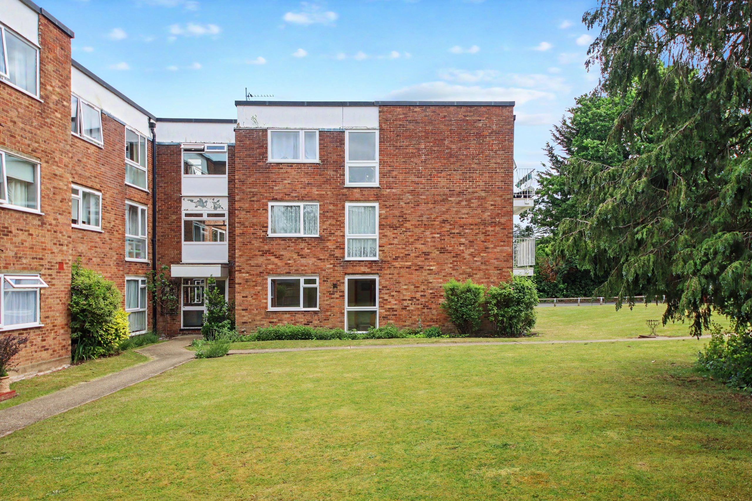 Flat Parkside in Watford