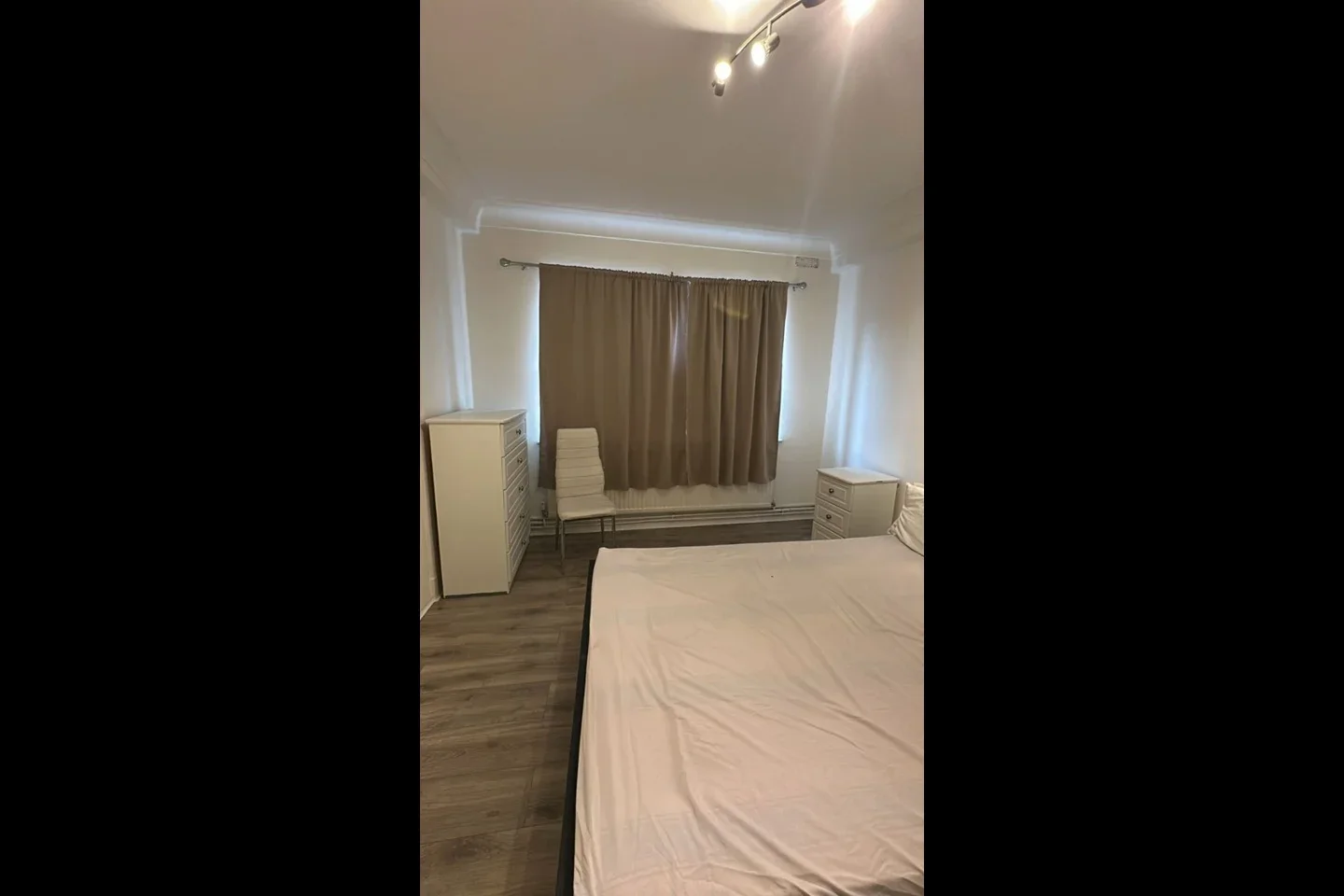 Room Whitby Gardens in Greater London