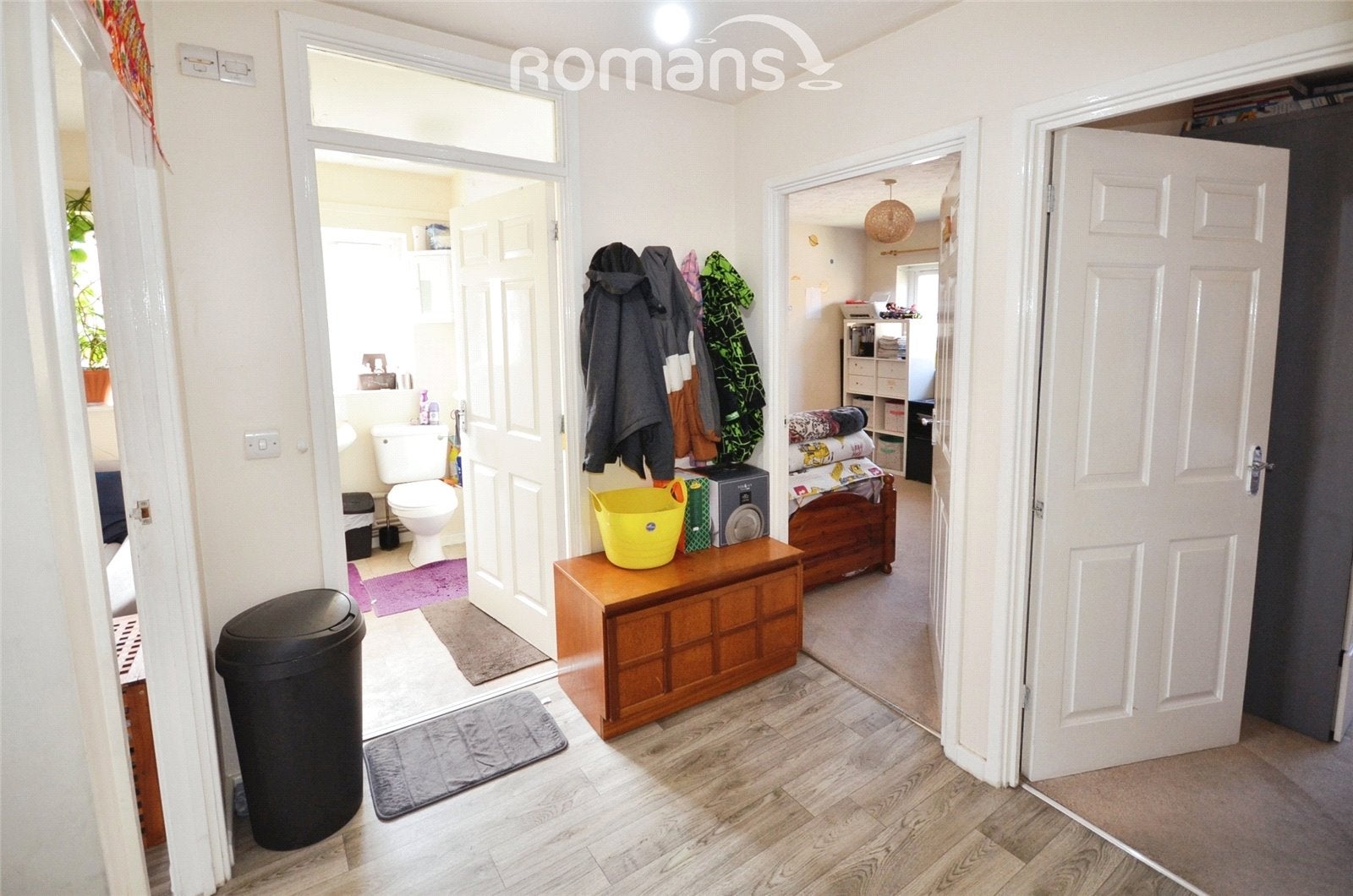 Flat Pursers Court in Slough