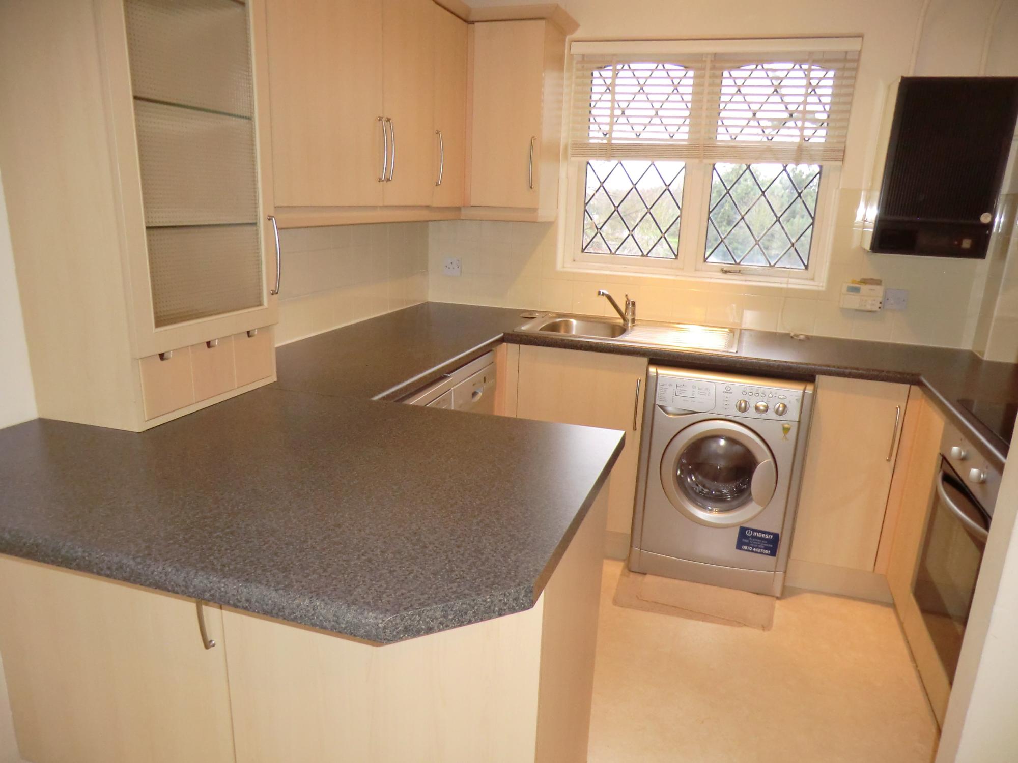 Flat Kings Chase in Walton on Thames