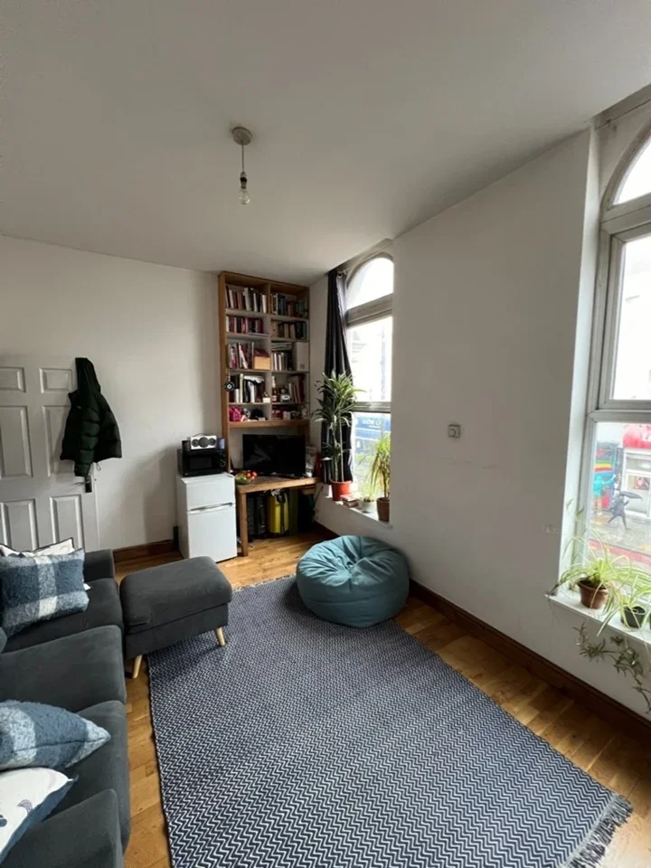 Flat Kingsland High Street in Greater London