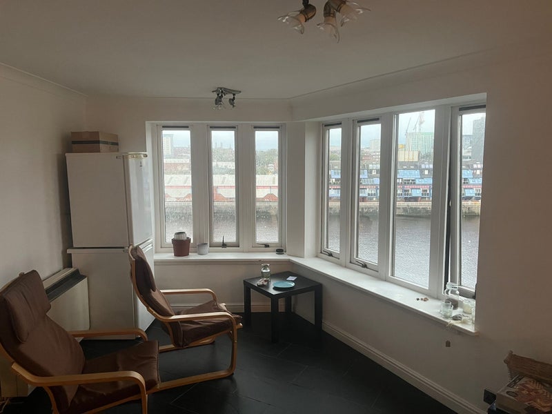 Room Mavisbank Gardens in Glasgow