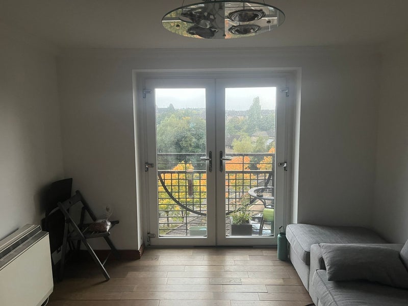 Room Mavisbank Gardens in Glasgow