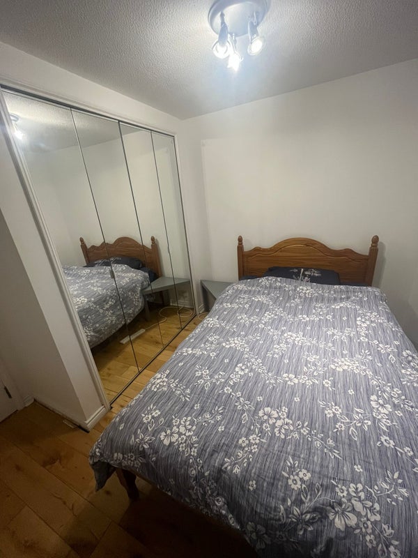 Room Mavisbank Gardens in Glasgow