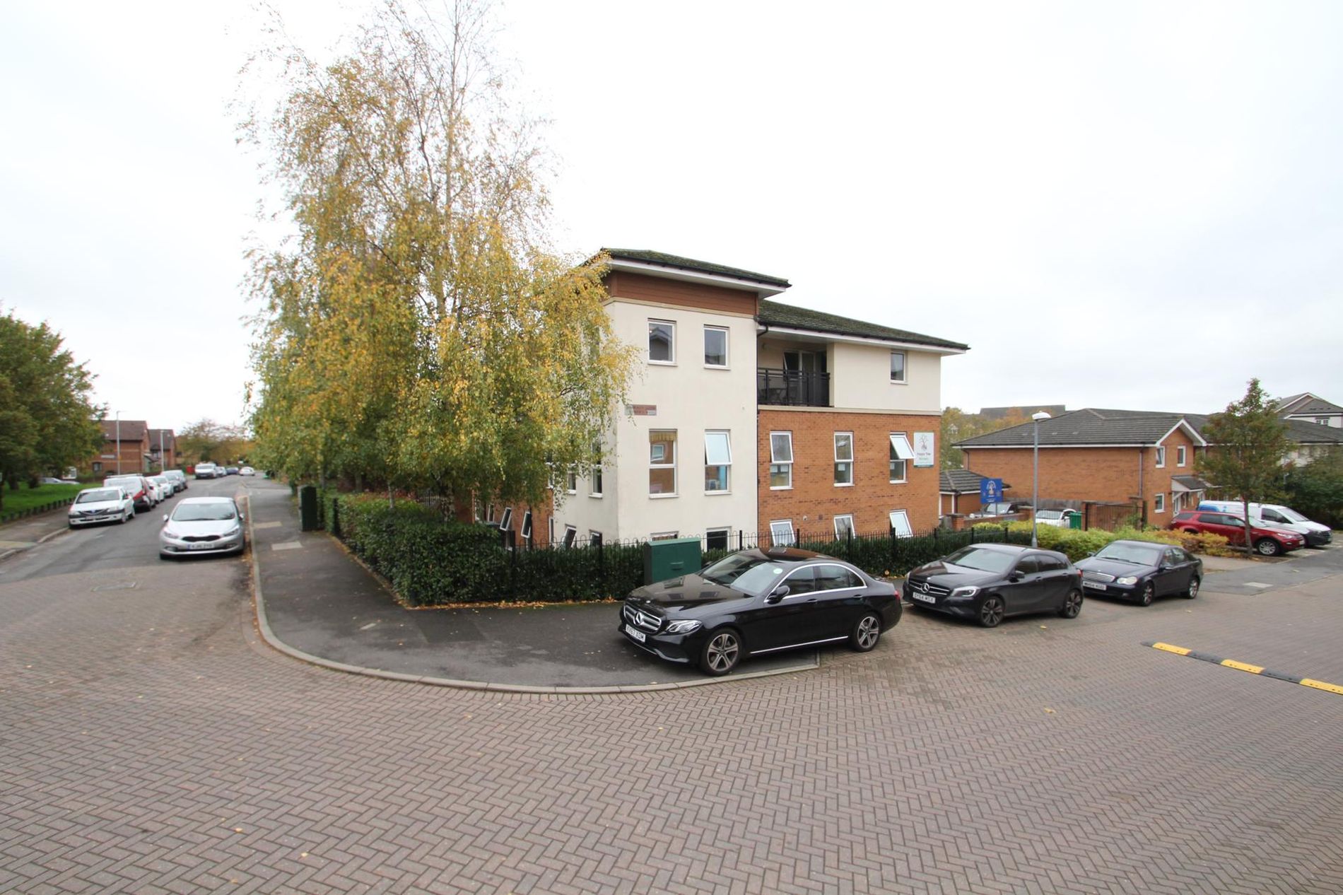 Flat Admiralty Close in Greater London