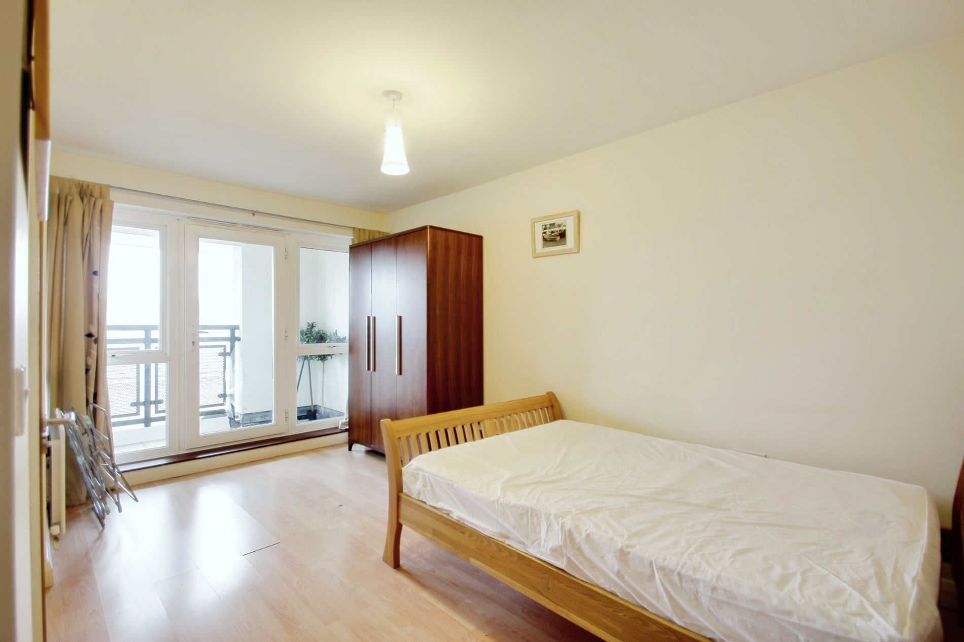 Flat Admiralty Close in Greater London
