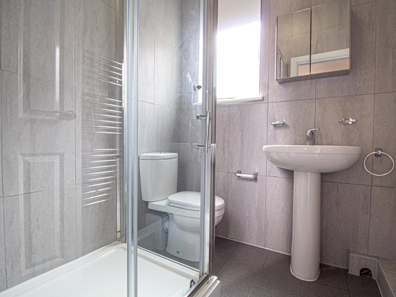 Room Clarendon Road in Leeds