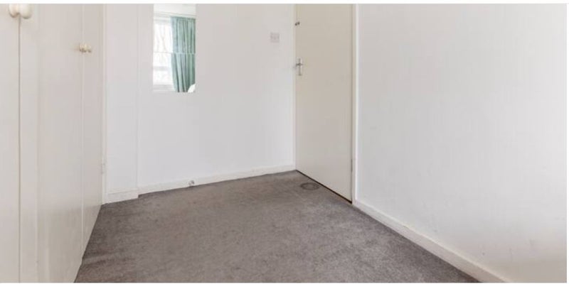Room Hevelius Close in Greater London