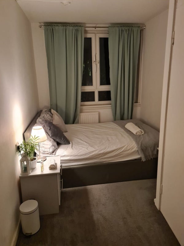 Room Hevelius Close in Greater London