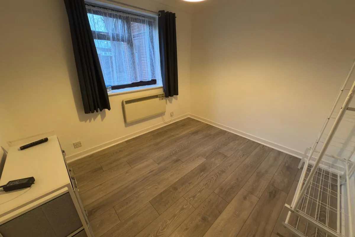 Flat The Crossways in Gosport