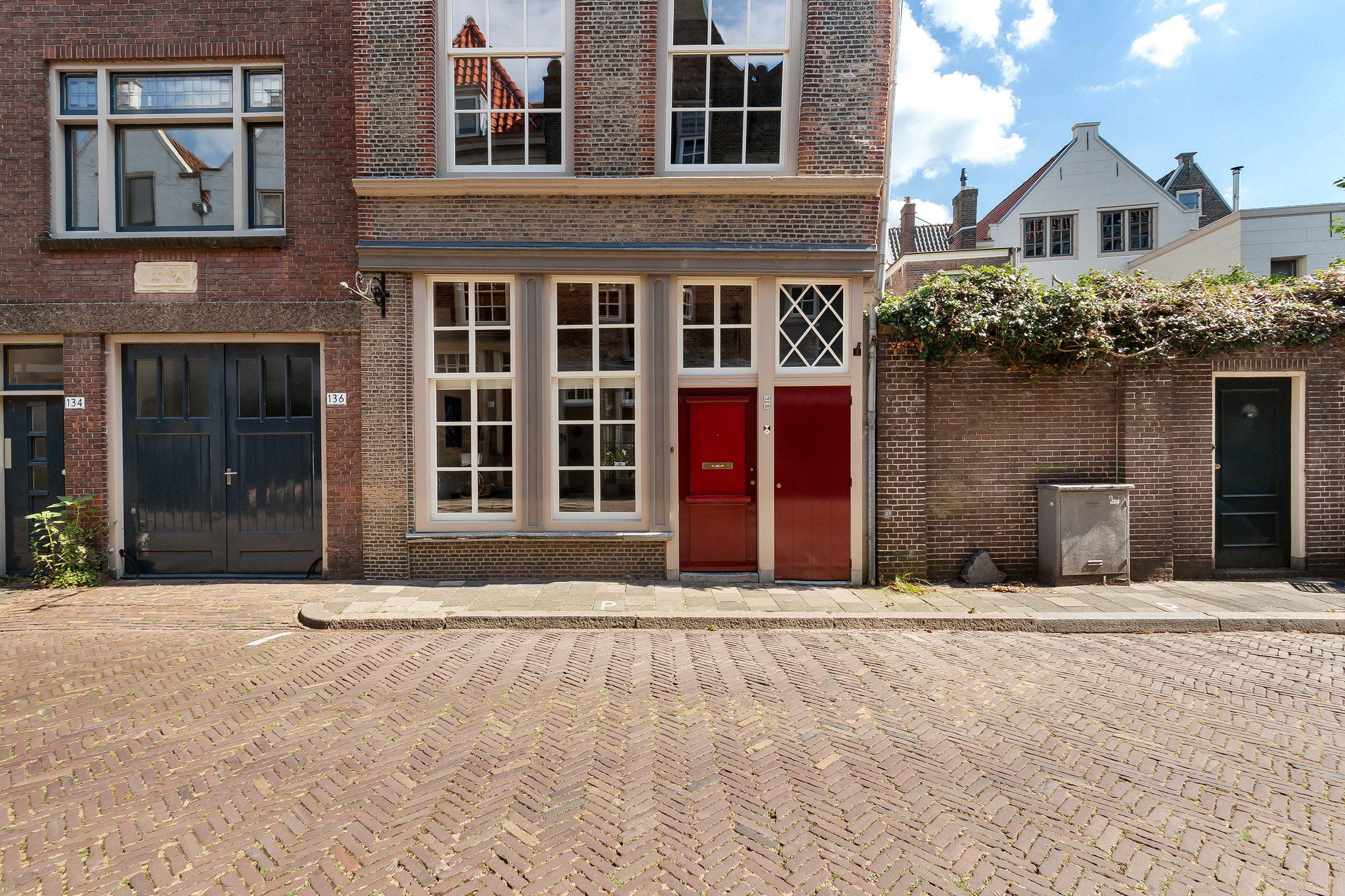 Tussenwoning te koop: Hoge Nieuwstraat 140, Dordrecht
