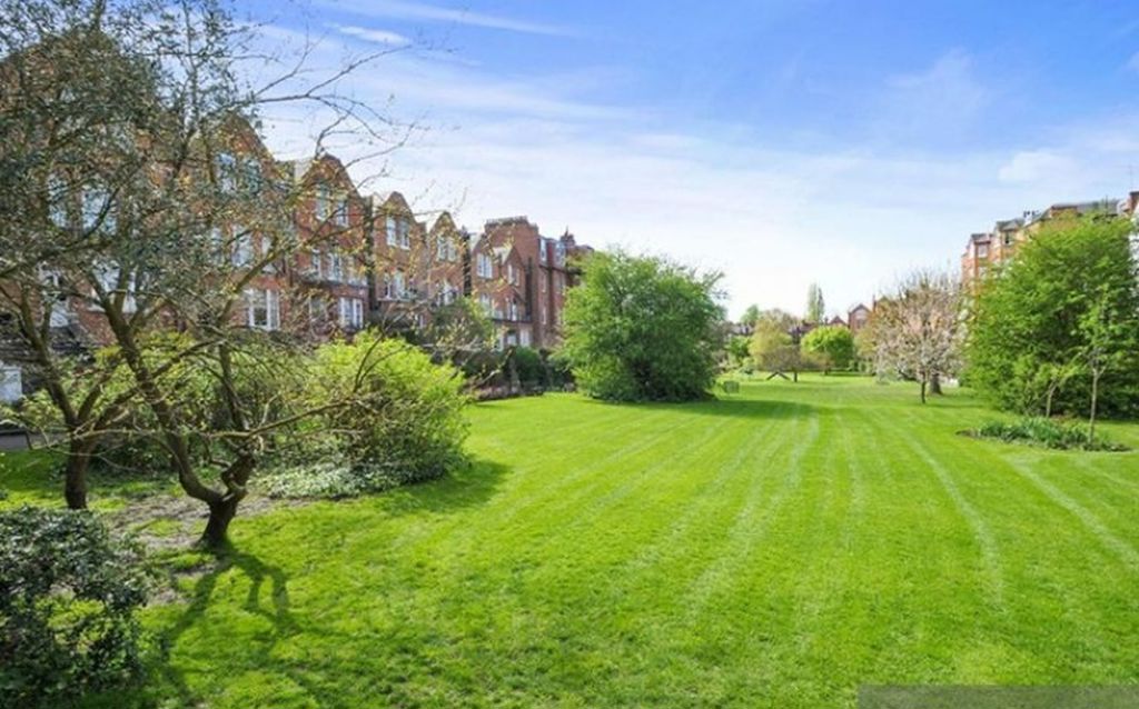 Flat Greencroft Gardens in Greater London