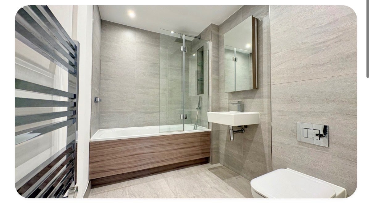 Flat Lismore Boulevard in Greater London