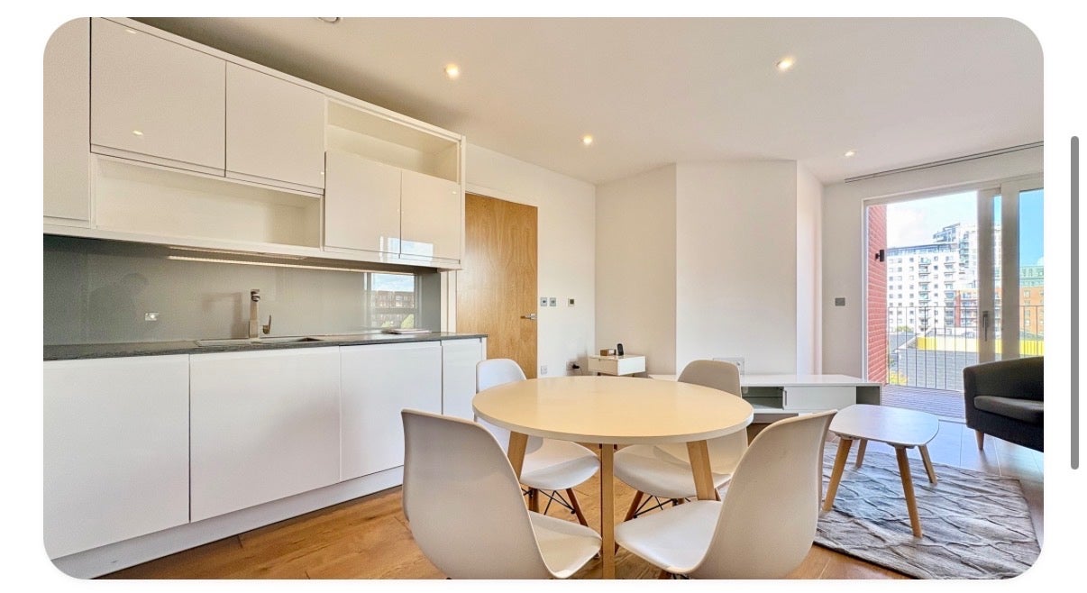 Flat Lismore Boulevard in Greater London