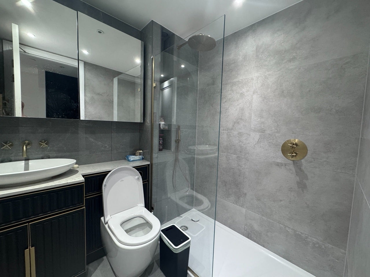 Flat Dingley Road in Greater London