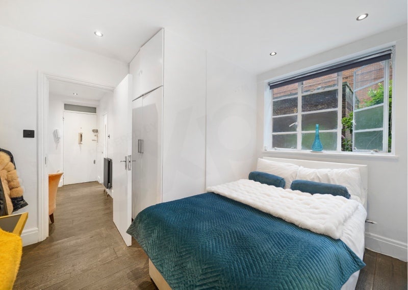 Flat Shepherds Bush Road in Greater London